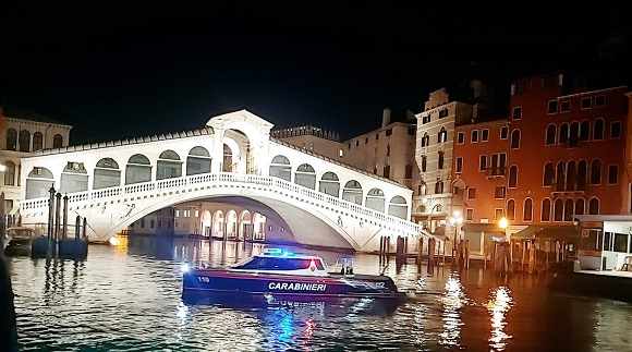 carabinieri natanti ponte di rialto venezia