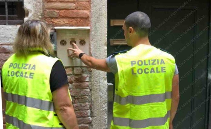 Nucleo Tributario della Polizia Locale di Venezia suona al campanello
