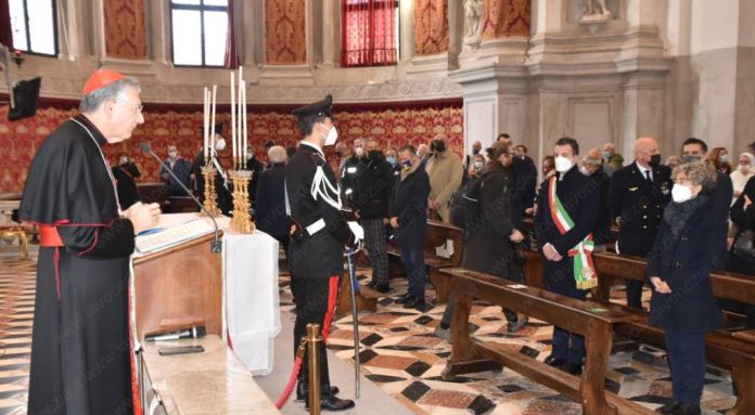 Patriarca di Venezia francesco Moraglia nella basilica della Salute