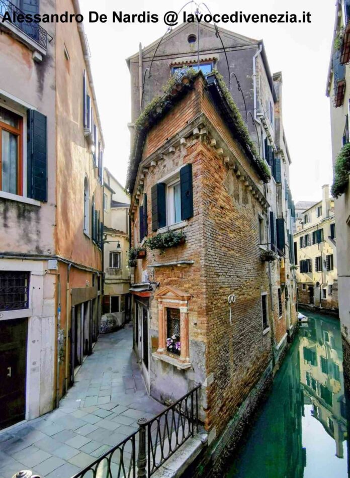 Percorsi diversi a Venezia - foto di Alessandro De Nardis