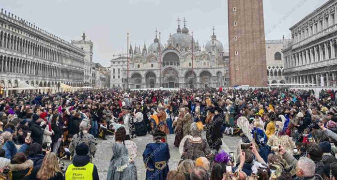 Piazza San marco durante il Carnevale di Venezia 2023