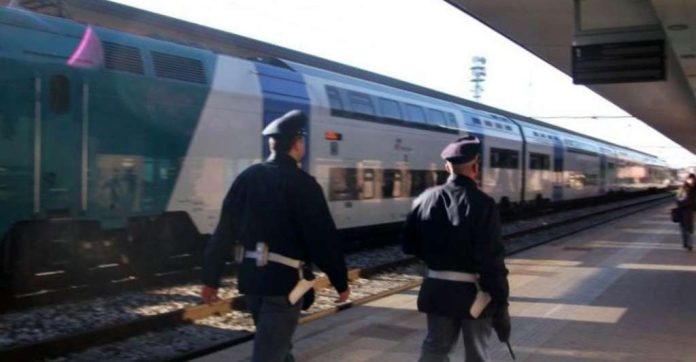 Polizia Ferroviaria, agenti in uscita alla stazione Aggressione alla stazione: donna picchiata e tre poliziotti feriti