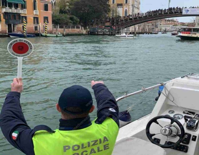 Polizia Locale di Venezia, i controlli all'Accademia