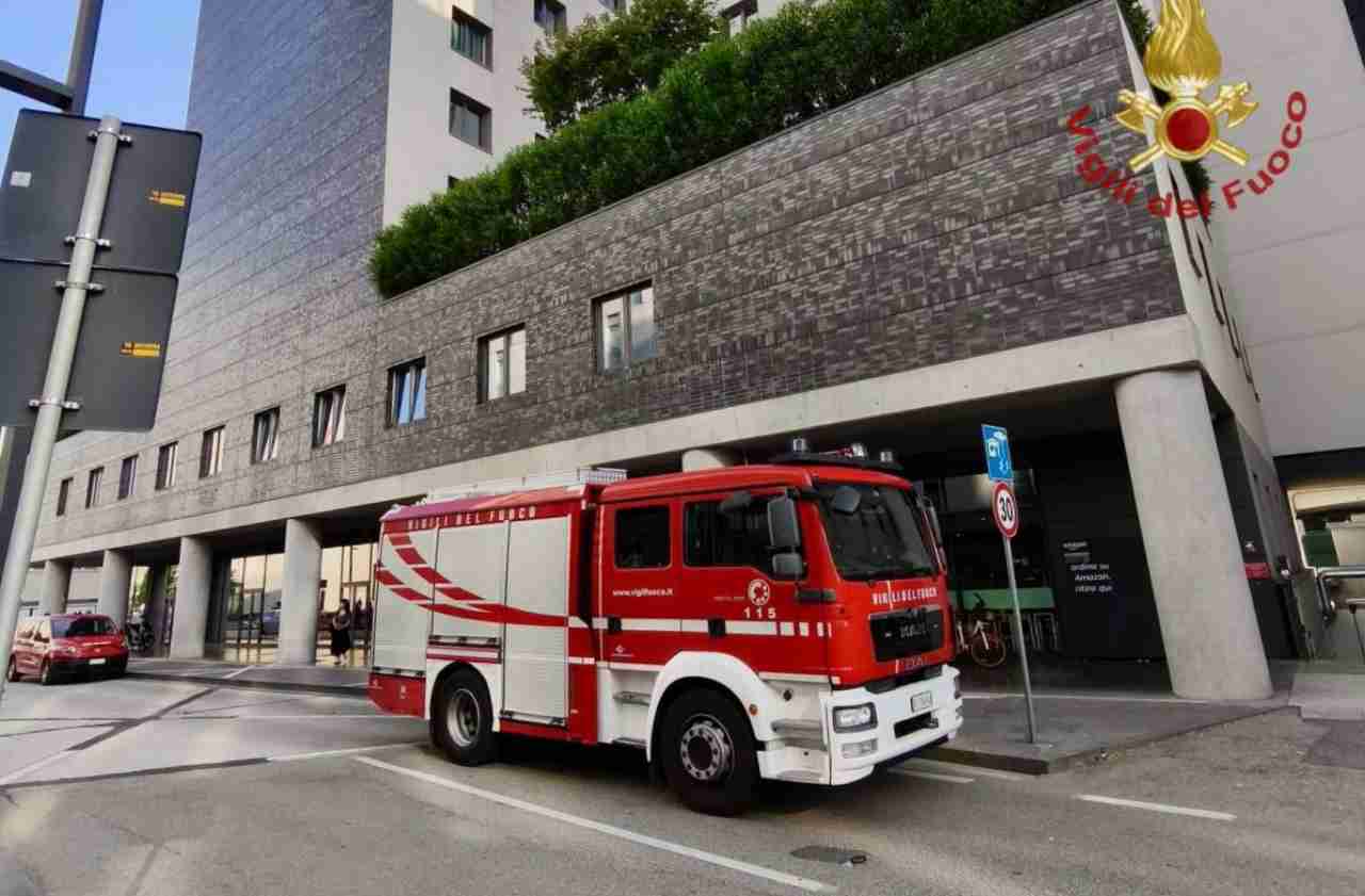 Fiamme In Uno Dei Nuovi Alberghi Di Via C Marcello Evacuati I fiamme-in-uno-dei-nuovi-alberghi-di-via-c-marcello-evacuati-i