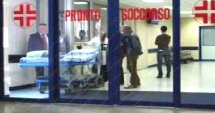 donna soccorsa per ubriachezza colpisce infermieri in pronto soccorso