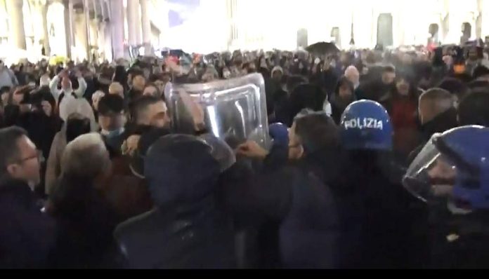 Proteste a Milano, scontri con la polizia
