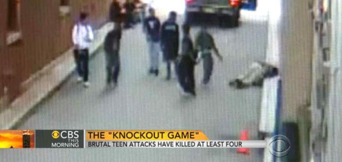 Quando il ''knocout game'' diventa gioco mortale. Nella foto (courtesy CBS) un passante morto per il pugno ricevuto a bruciapelo mentre camminava per strada