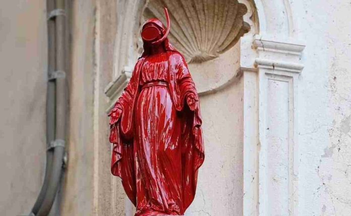 Red Vergin, l'immagine della 'Madonna Rossa' collocata a Venezia