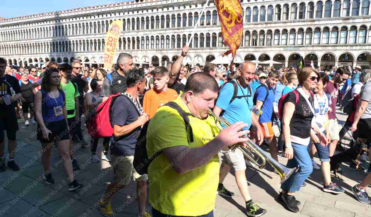 Su e zo per i ponti di Venezia, un'immagine dell'edizione 2022