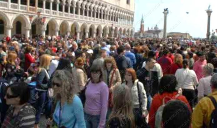 Turisti in Piazza San Marco, Venezia, in epoca pre-Covid