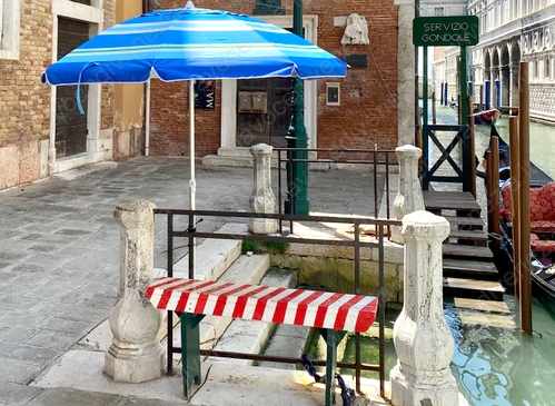 Un ombrellone di sosta a Venezia