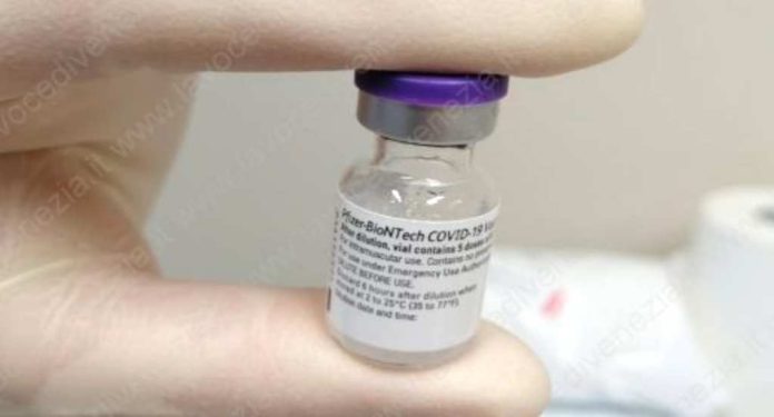 Vaccino Pfizer - Biontech in una immagine di repertorio. Il vaccino per i piccoli dai 6 mesi ai 5 anni in Italia arriverà in primavera