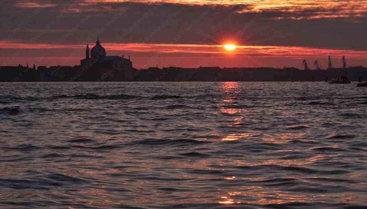 Tramonto Sopra La Laguna Di Venezia Fotografia Stock - Immagine di