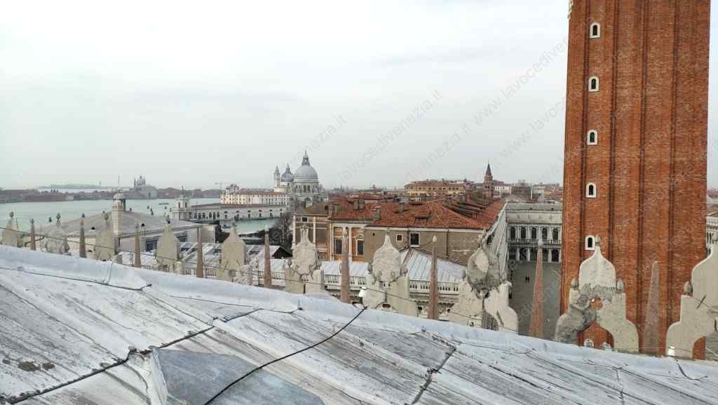 Venezia, veduta Salute dal tetto della Basilica di San Marco