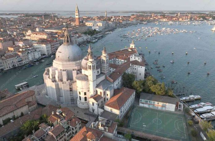 Venezia è una delle quattro città che si potranno visitare in ...
