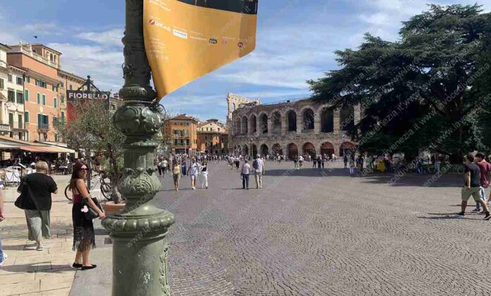 Verona, Piazza Bra (foto di reprtorio, ottobre 2022)
