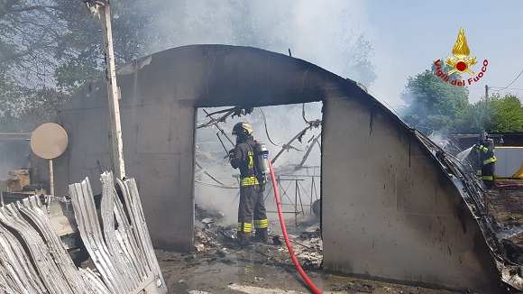 incendio serra San Donà pompieri vigili del fuoco