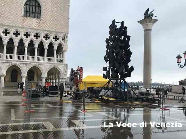 albero plessi piazza san marco acqua alta