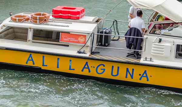 alilaguna motoscafo fermo