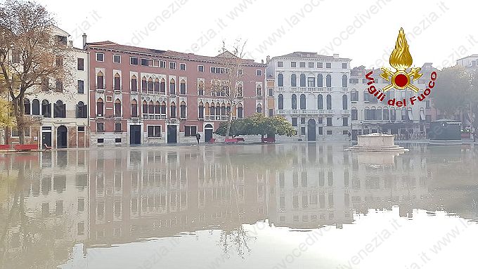 Campo San Polo allagato causa rottura linea dell'acquedotto. Ultima ora