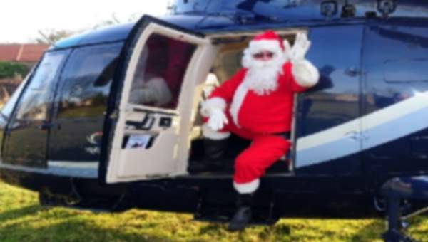 Babbo Natale 10.Babbo Natale Arriva Con L Elicottero Della Polizia Di Stato Per La Gioia Dei Bambini