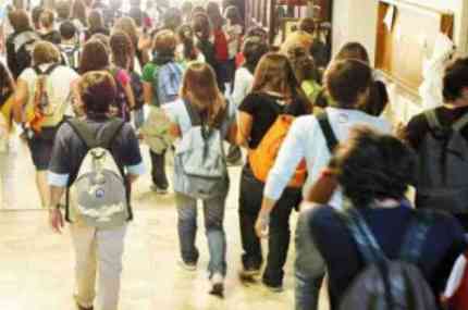 Legnano: studentessa autistica umiliata dai suoi compagni di classe che non la vogliono