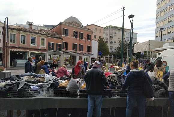 banchi bancarella mercato mostre