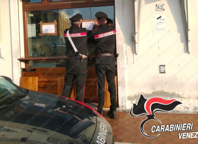 bar chiuso dai carabinieri