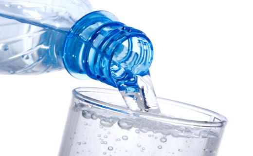 Donna beve troppa acqua: rischia di morire