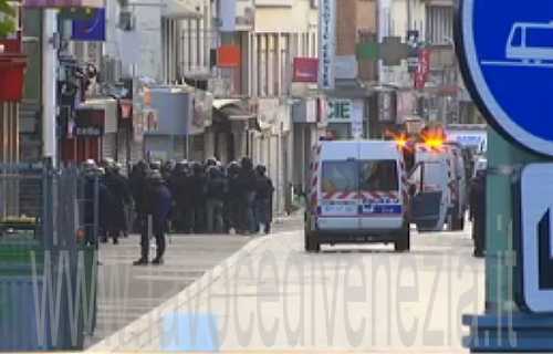 Blitz a Parigi della polizia : assaltato appartamento di terroristi