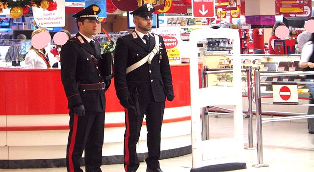 Furto al Valecenter, carabinieri arrestano rumeno al 15° furto