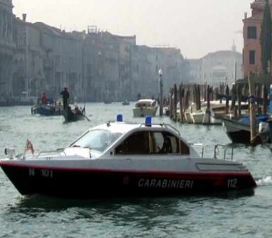 Trasporti abusivi a Venezia, carabinieri sequestrano barca e yacht