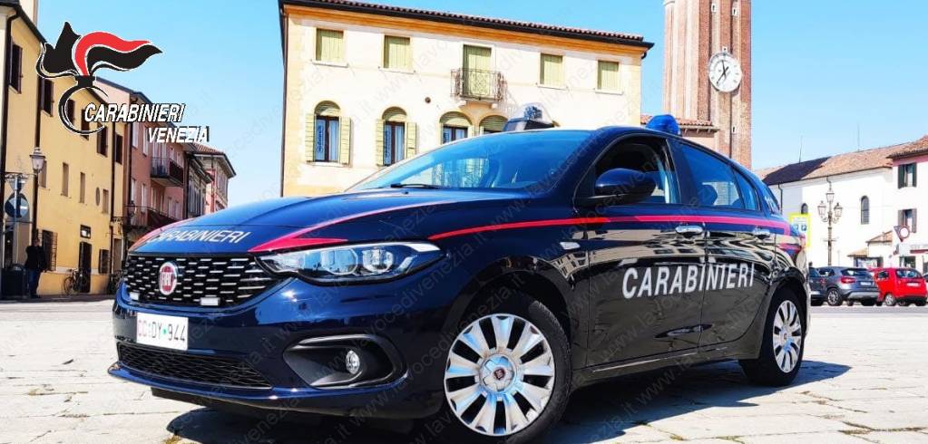 carabinieri mirano auto giorno up 1240