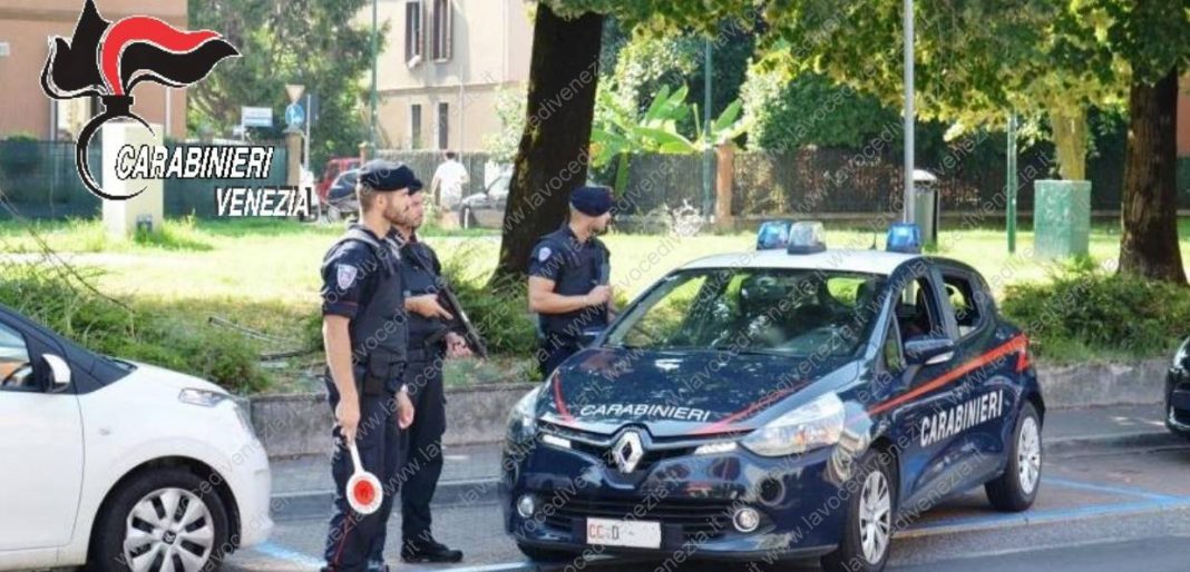 carabinieri venezia auto giorno estate up 1240