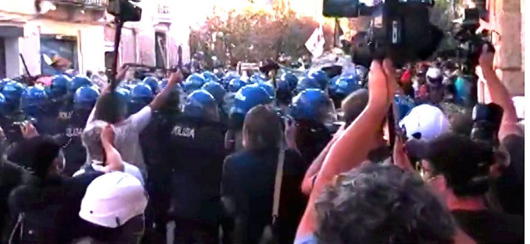 cariche polizia a venezia contro manifestanti contro G20 net vd 1240
