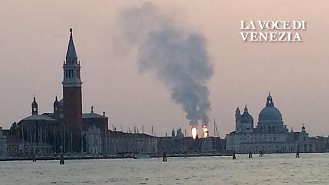 Fiamme ciminiere Marghera: rientro alla normalità