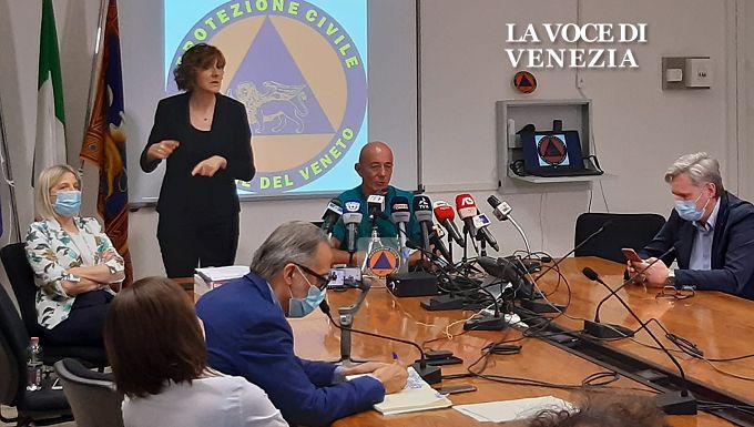 Covid, Zaia: «Più potenti i ceppi di virus dall'estero». Si abbassa l'età del contagio