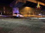 incidente Mestre sul cavalcavia vempa auto in bilico nel vuoto