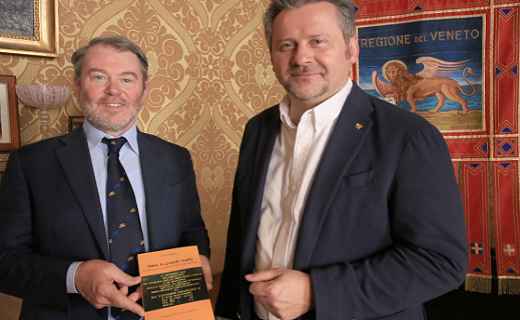 Ettore Beggiato presenta al presidente del Consiglio del Veneto il suo saggio "1866 la Grande truffa"