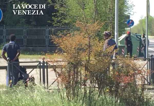 Migranti sloggiati dal Bragosso: con le proteste hanno perso diritto all'accoglienza