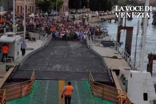 ferry boat lido coda ressa gente up 540