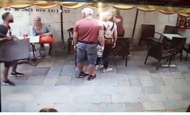 finto sordomuto aggressivo 2