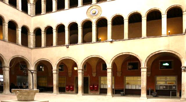 fontego dei tedeschi rialto interno quando ancora c'era poste a venezia