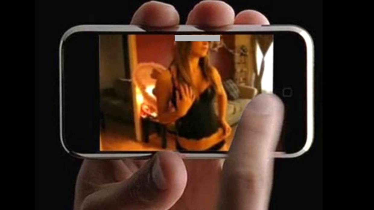 Moglie scopre video hard del marito con lamante e lo pubblica in rete Immagine