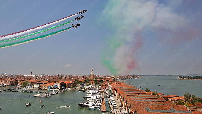 frecce tricolori passaggio venezia arsenale up 680