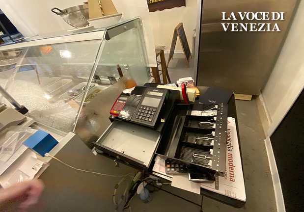 Ultima Ora. Venezia, raid notturno di ladri scoperto all'alba a Rialto. Nessuno ha sentito nulla