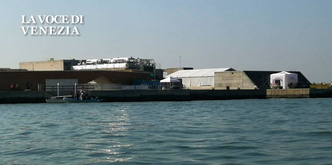 Arriva Conte per il test del Mose: gazebo e controlli. Intanto a San Marco si protesta