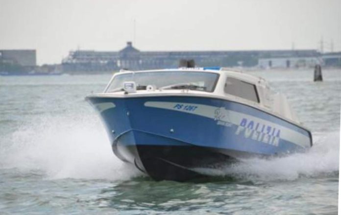 il motoscafo della Polizia di Stato di Venezia Scippo a Venezia ai danni di un’anziana in rio terà San Silvestro