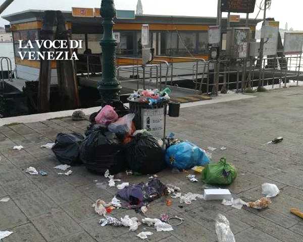 Veritas: a Venezia c'è chi si ostina a lasciare per strada le immondizie. Le sanzioni fino ad oggi