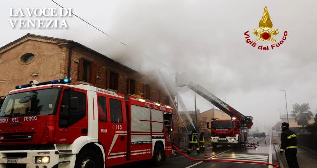 incendio camponogara novembre 070120 ultima ora